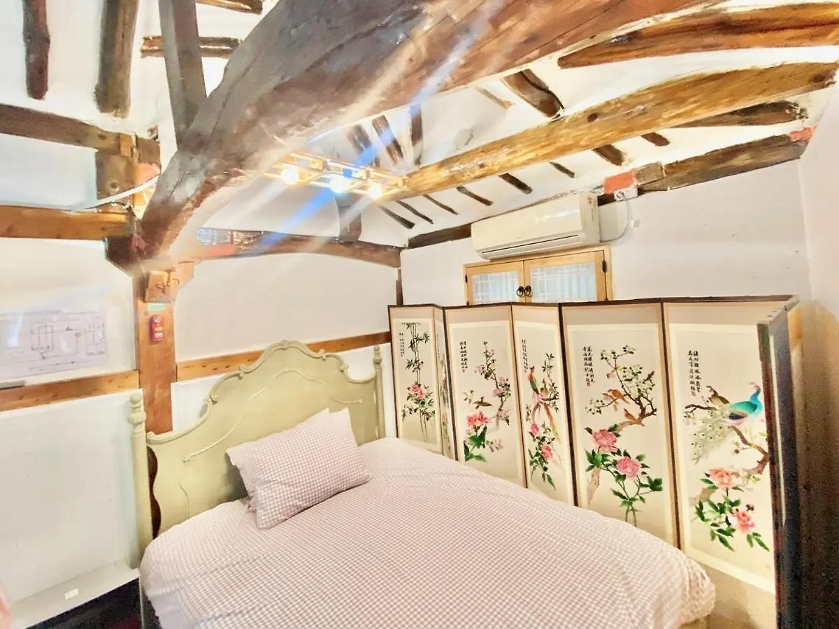 Han Ok Traditional House Seul 0*,